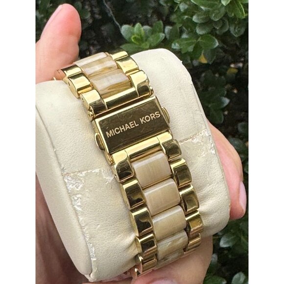 Michael Kors Bradshaw MK5722 Watch Gold & Horn - Picture 4 of 7